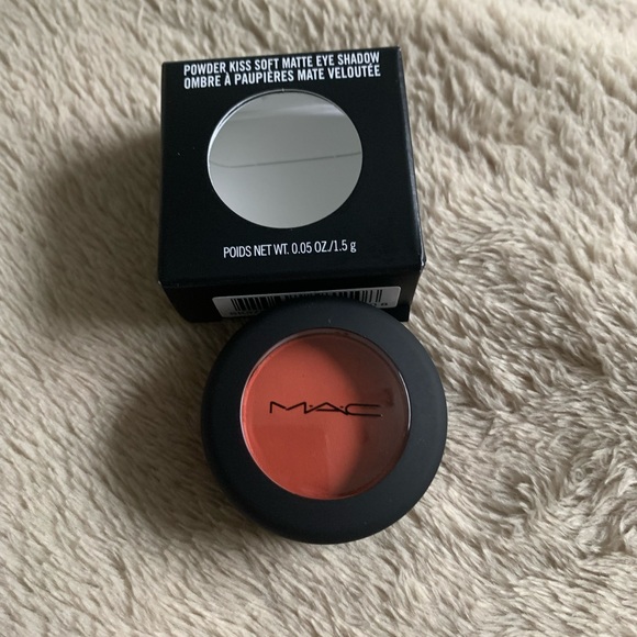 Mac Cosmetics Powder Kiss Eyeshadow in So Haute Right Now BNIB - Picture 7 of 16